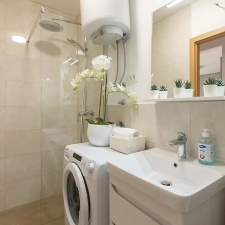 Cozy Orchid With Free Parking ماكارسكا