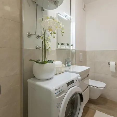 Cozy Orchid With Free Parking شقة